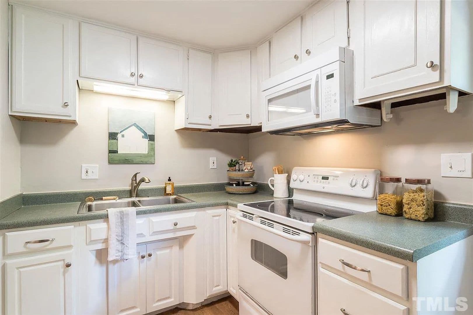 Raleigh House: 2923 Okelly St