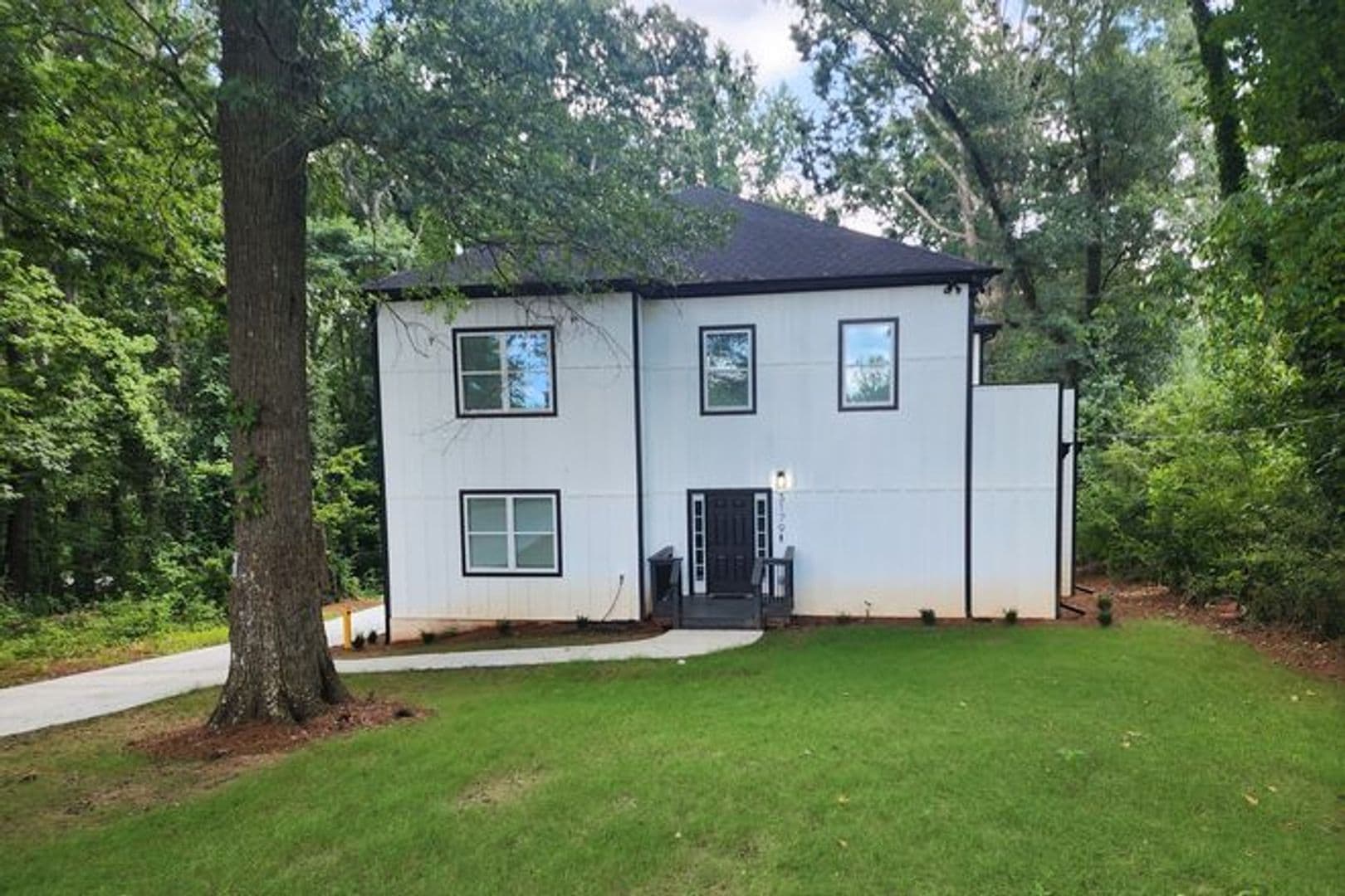 Decatur House: 3179 Alston Dr