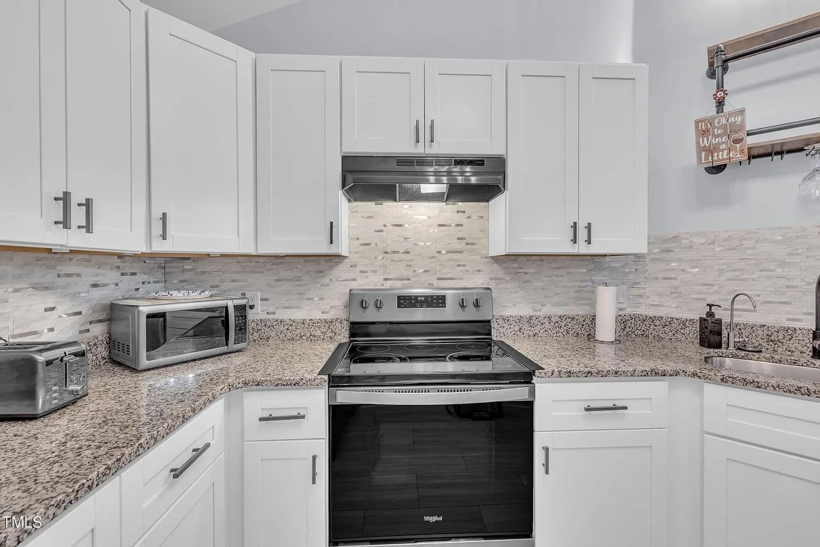 Raleigh House: 105 Tall Rock Ct
