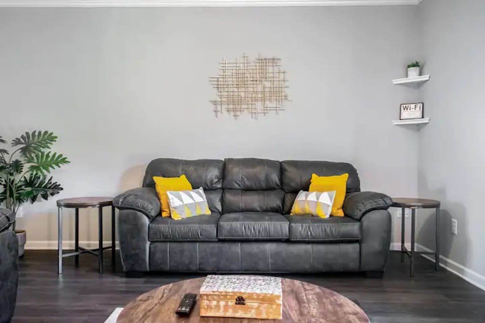 East Point House: 3196 Laurel Ridge Cir