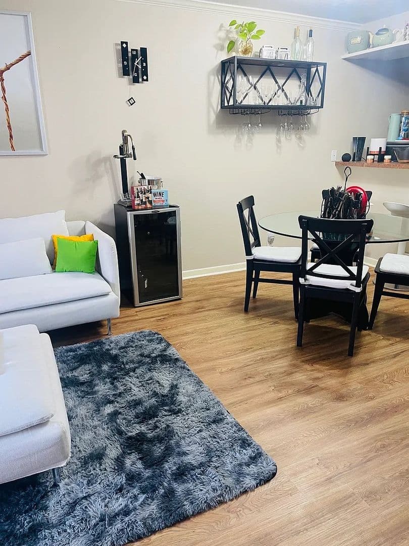 Austin House: 6501 E Hill Dr