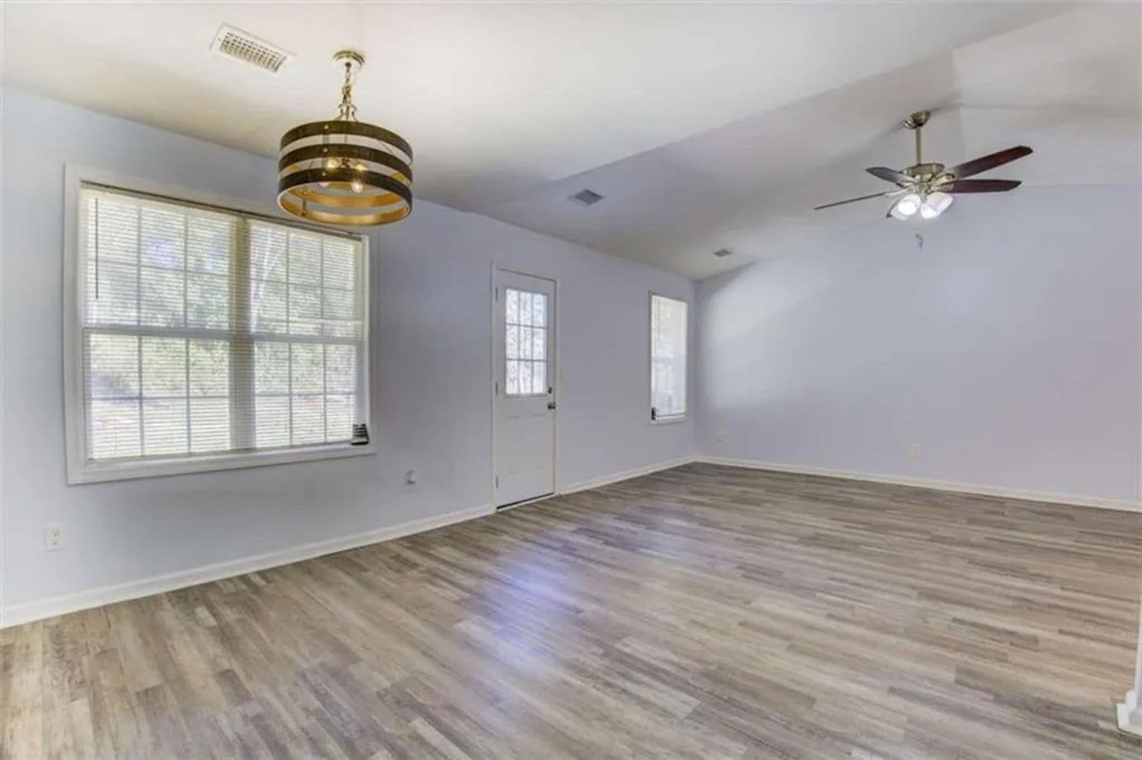 Covington House: 915 Navajo Trl