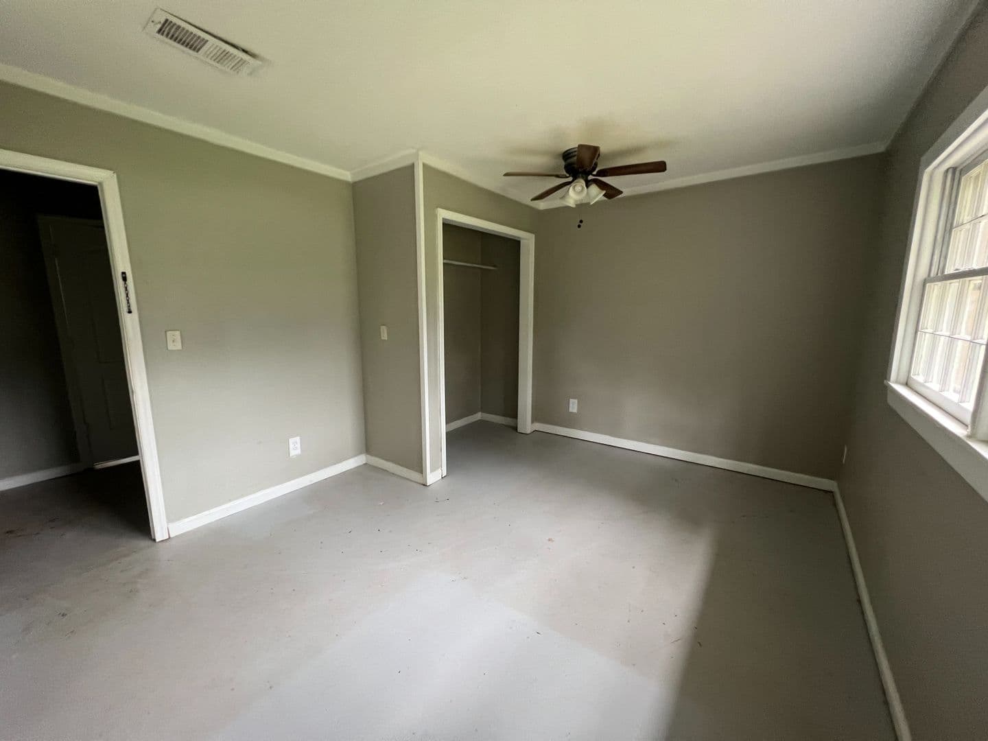 Raleigh House: 1809 Pinedale Dr