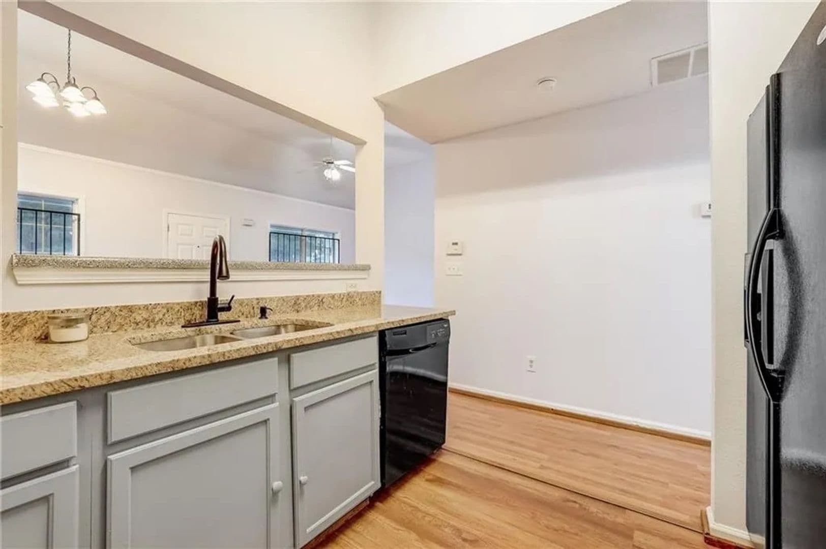Union City House: 3865 Cypress Pointe Dr