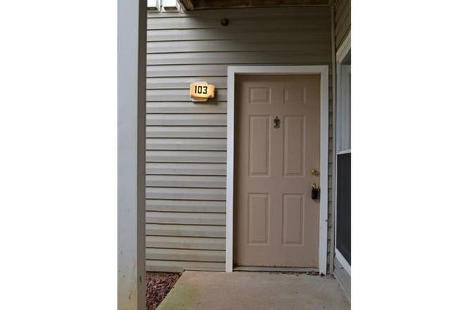 Raleigh House: 1431 Collegiate Cir