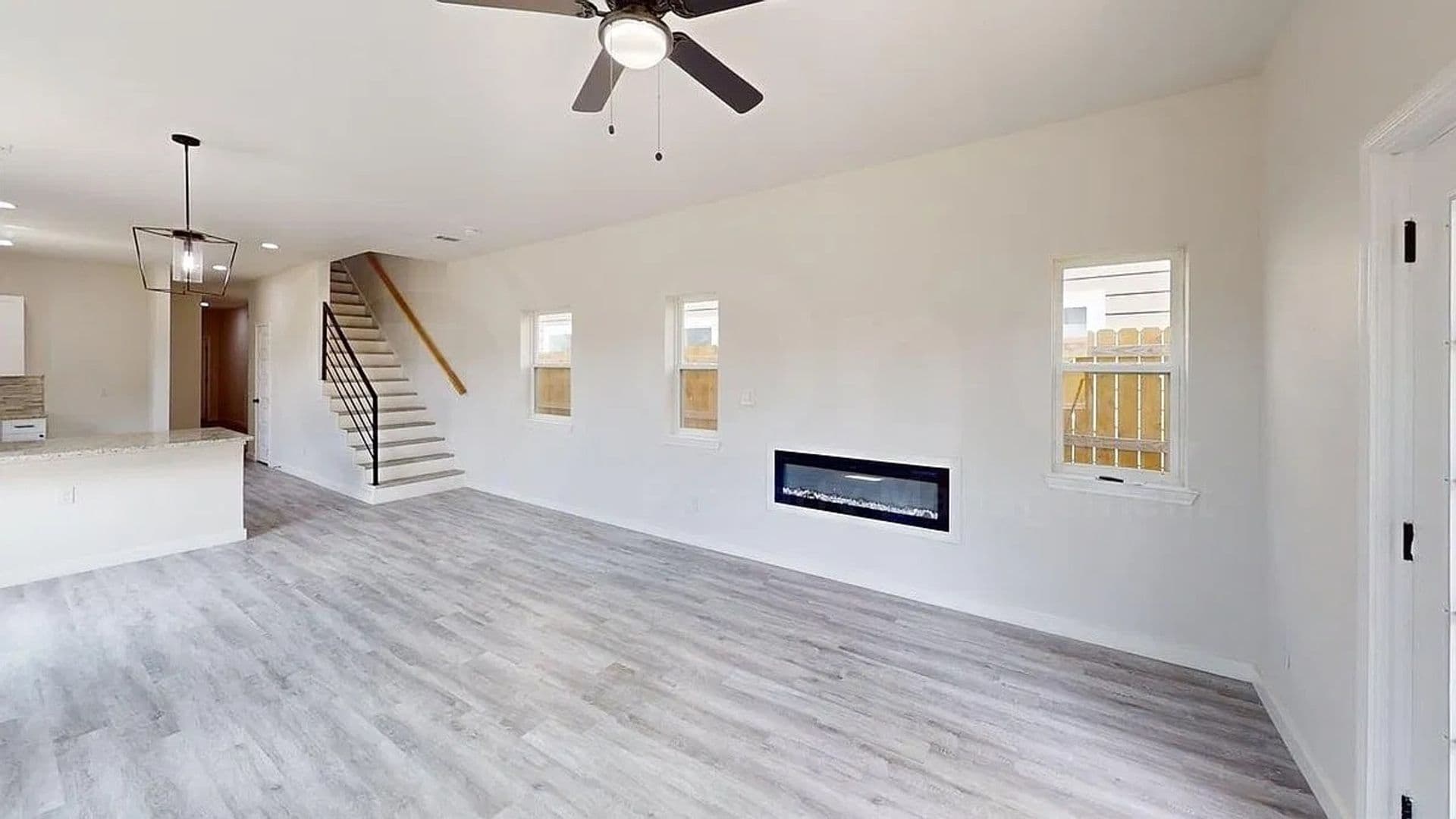 Dallas House: 6702 S Lancaster Rd