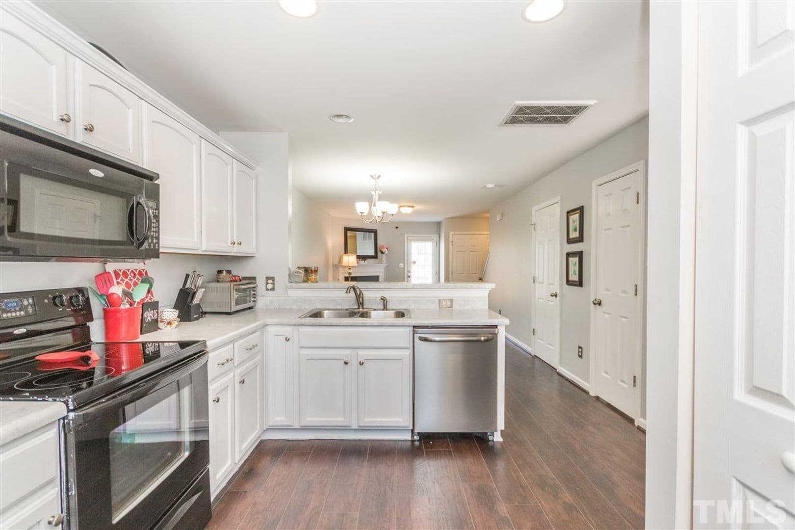Raleigh House: 5355 Big Bass Dr