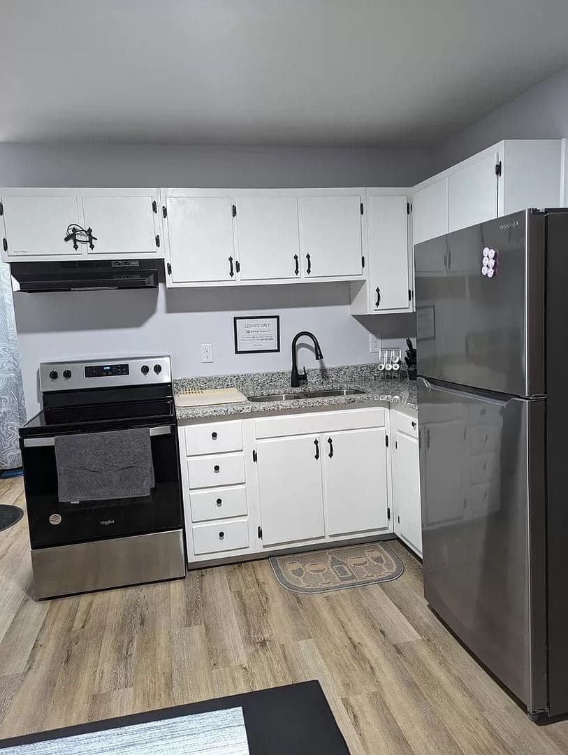 Charlotte House: 3412 Merrill Pl