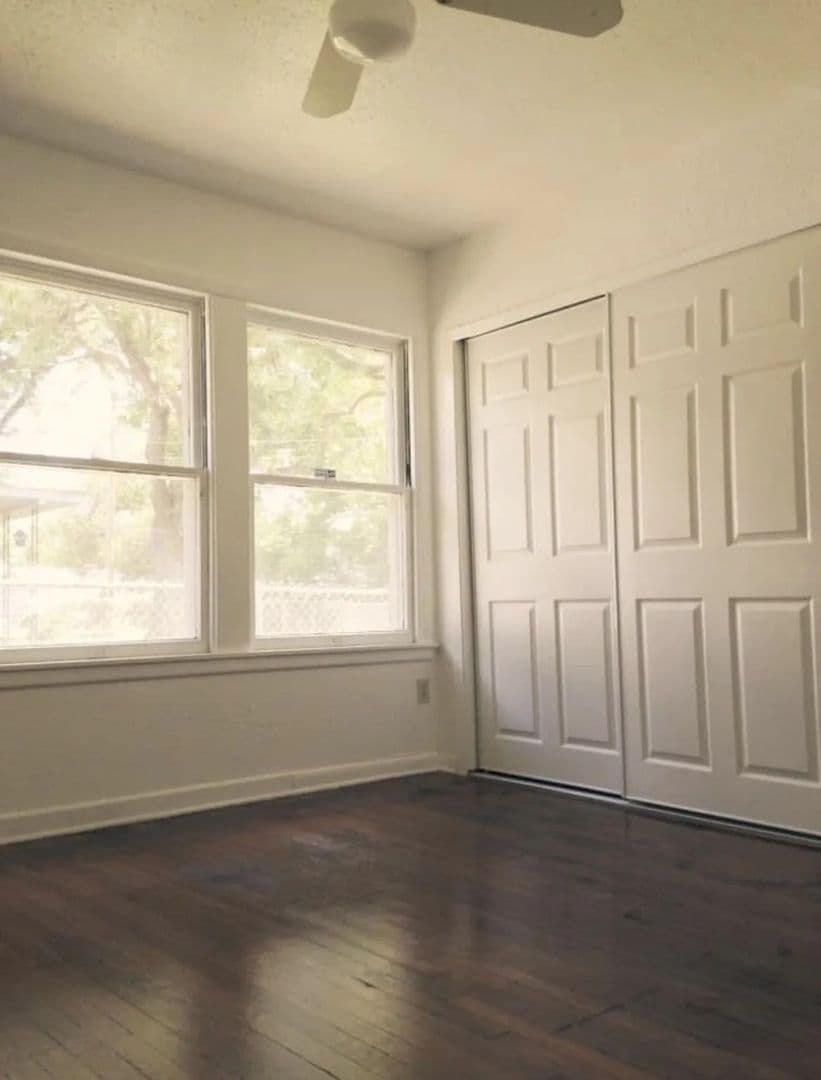 San Antonio House: 302 Nash Blvd