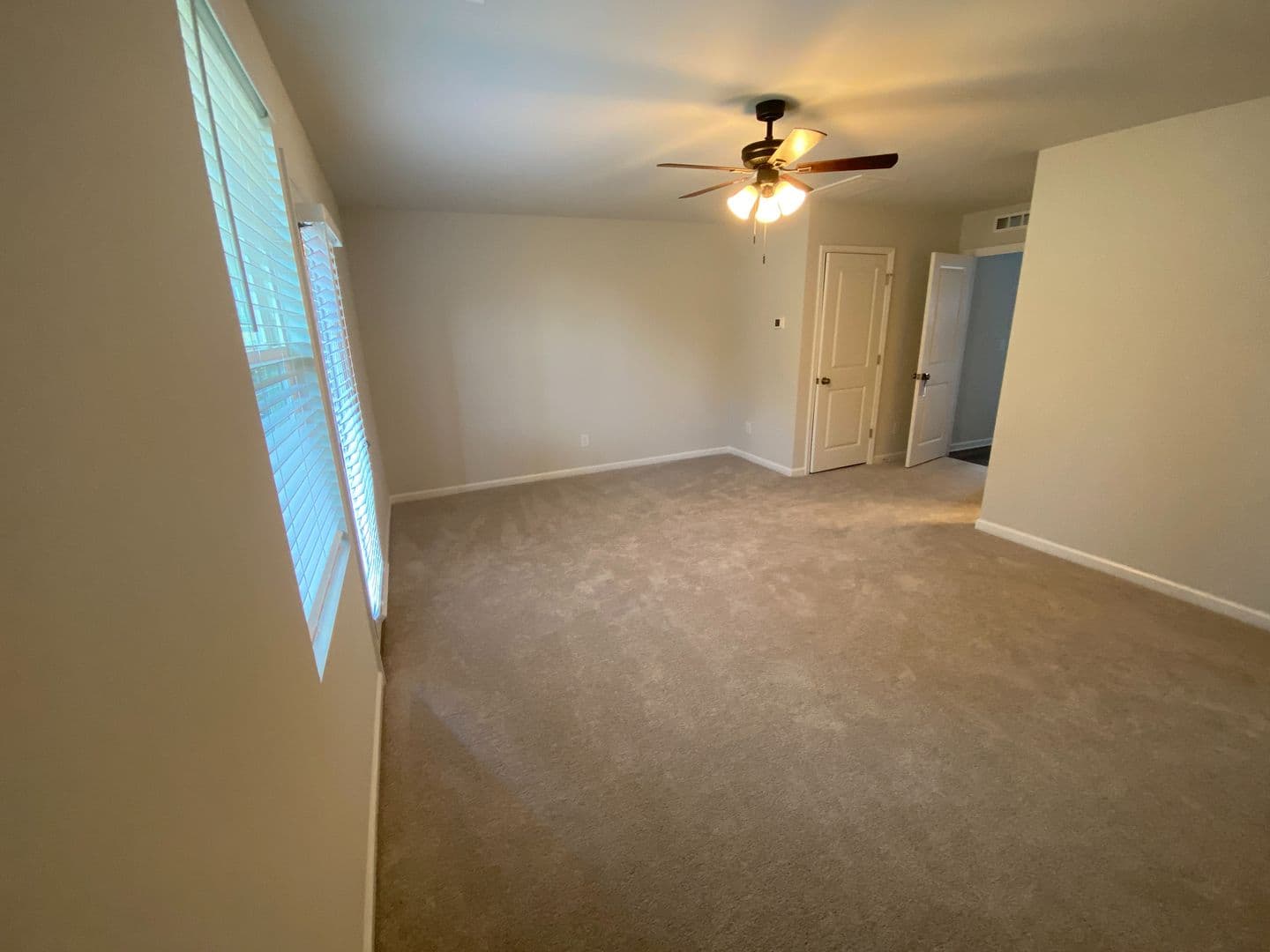 Raleigh House: 4938 Southern Magnolia Dr