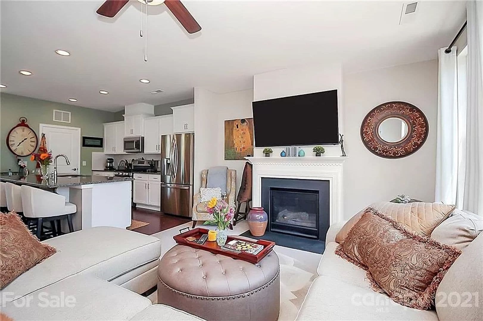 Charlotte House: 1502 Sharon Rd W
