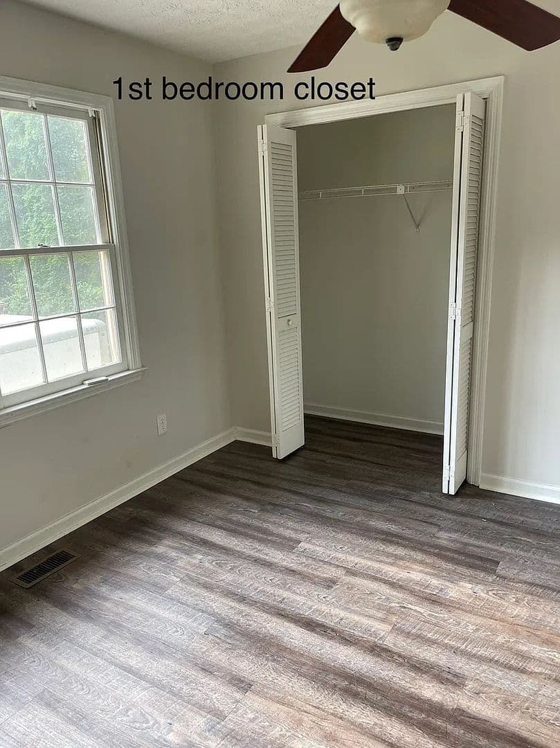 Kennesaw House: 3250 Stoney Acres Dr NW