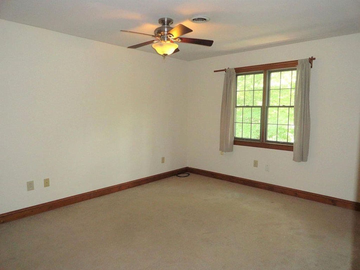 Raleigh House: 700 Grove Ave