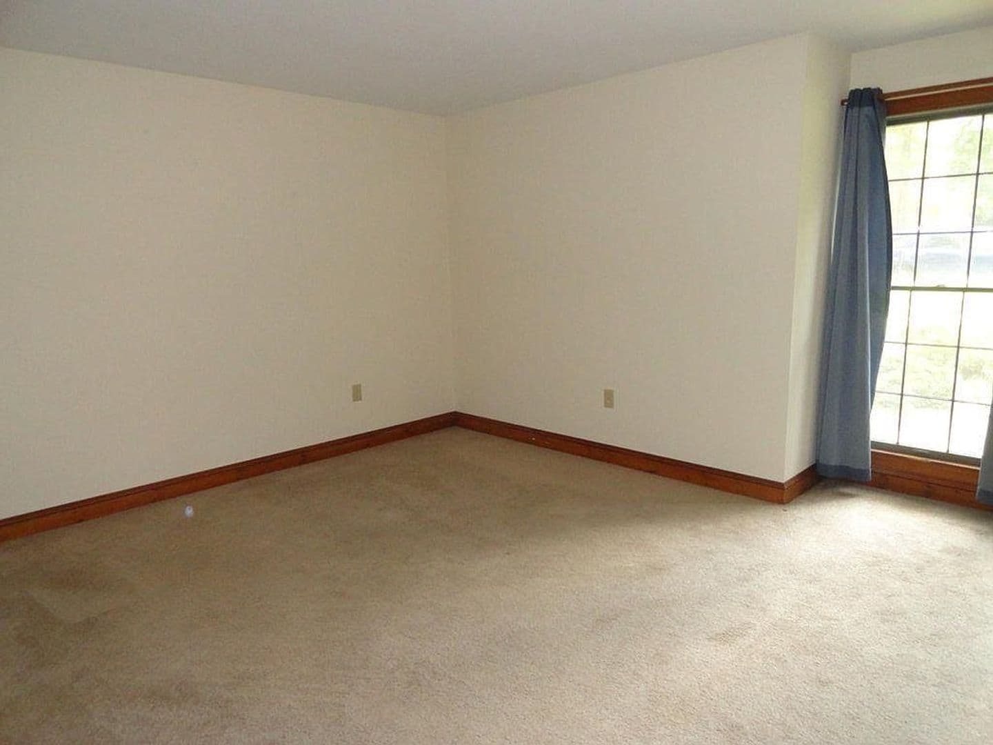 Raleigh House: 700 Grove Ave