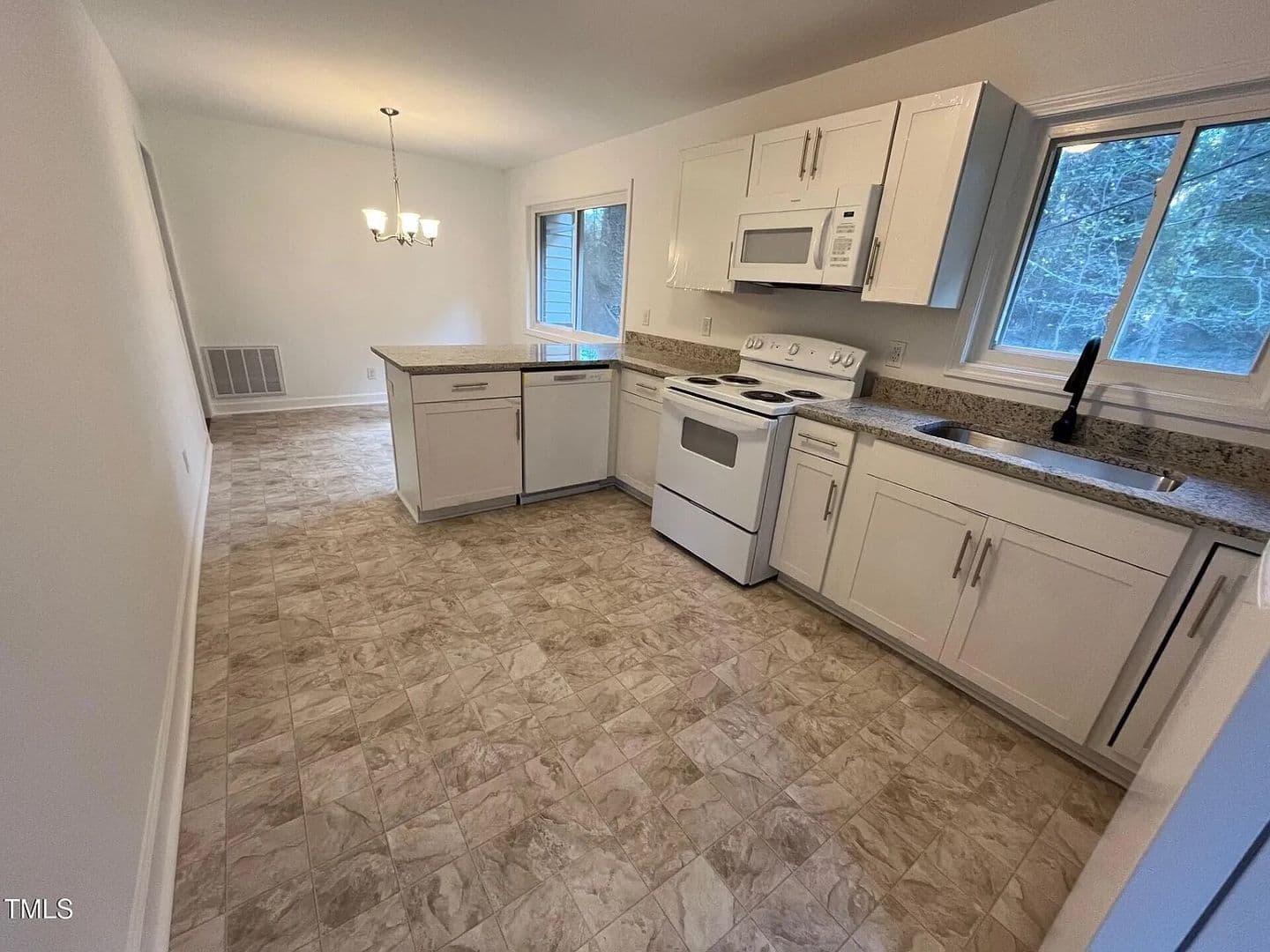 Durham House: 916 Forge Rd