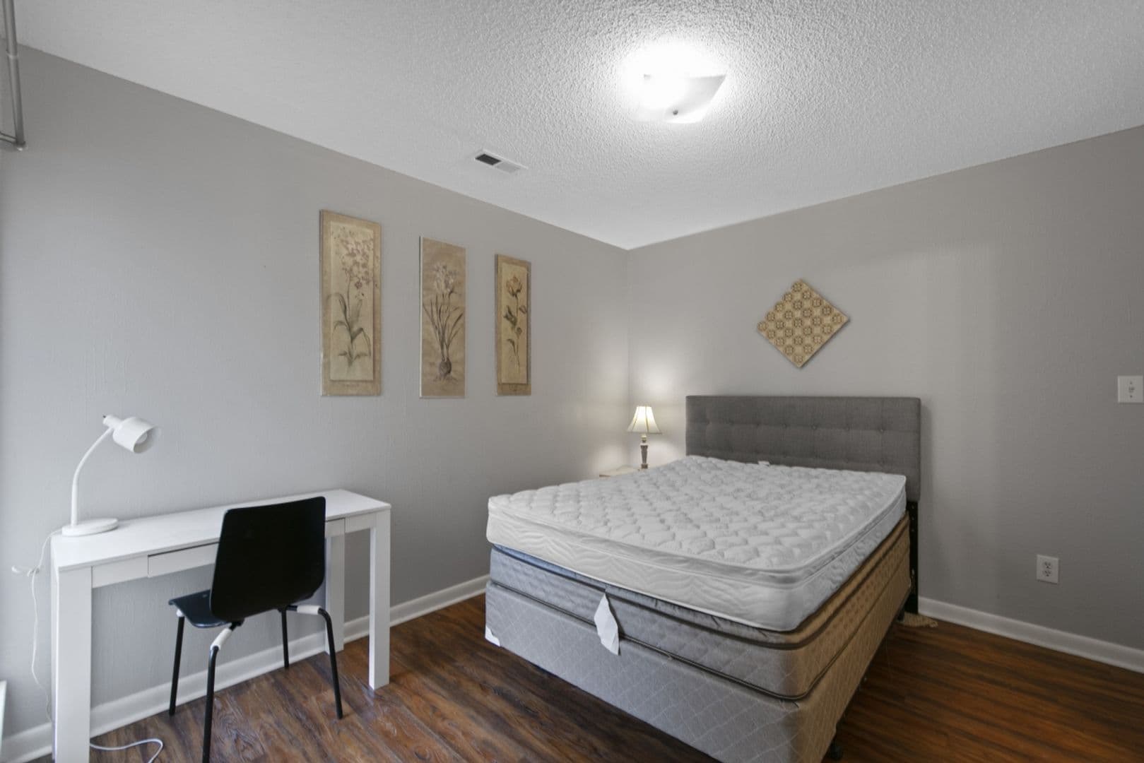 Raleigh House: 1251 #002 University Ct
