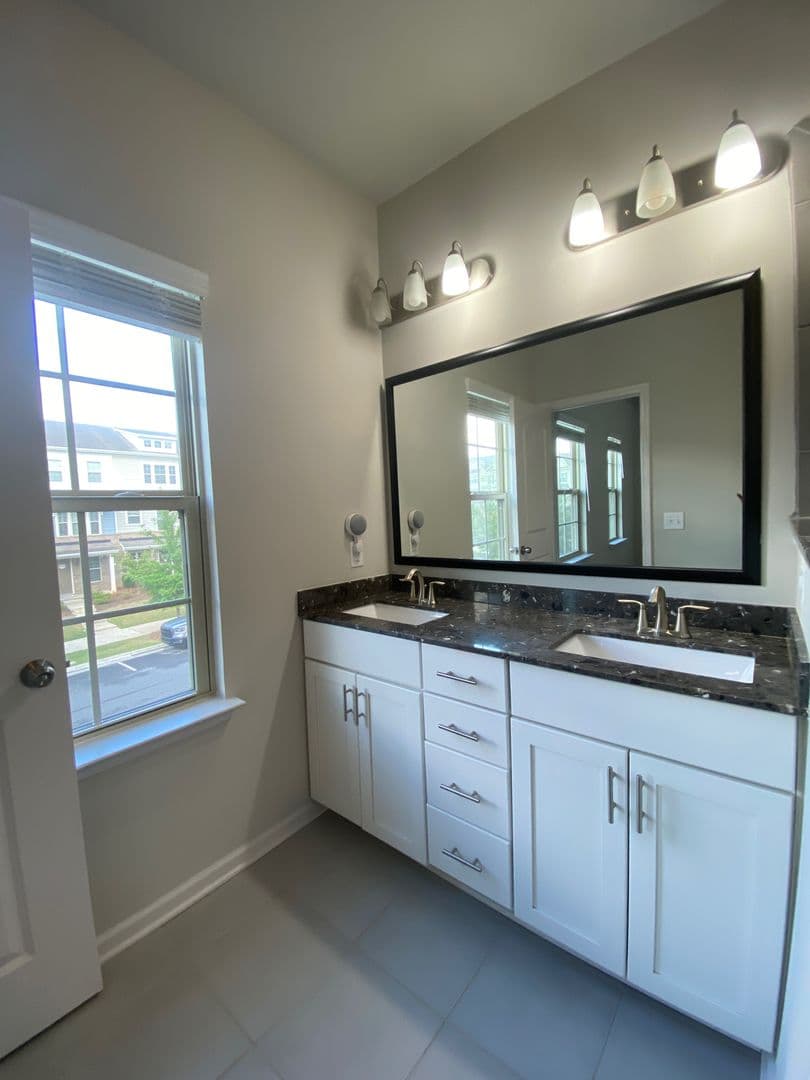 Charlotte House: 9436 Ainslie Downs St