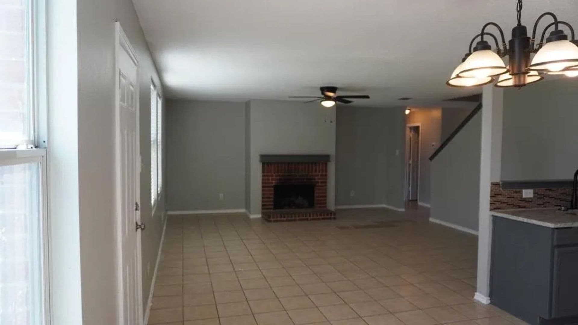 Grand Prairie House: 2021 W Grove Ln