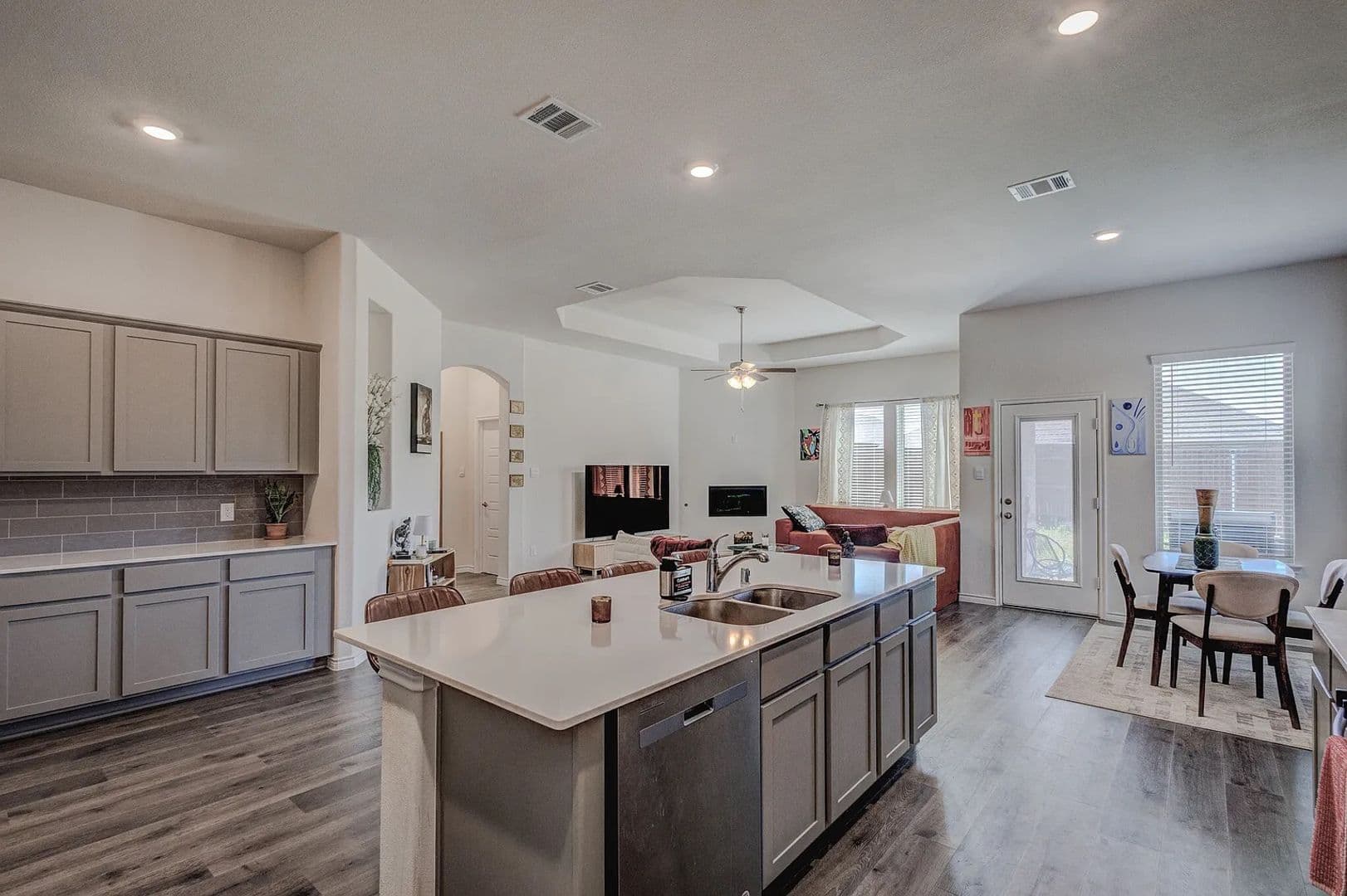 Garland House: 6993 Newby Ln