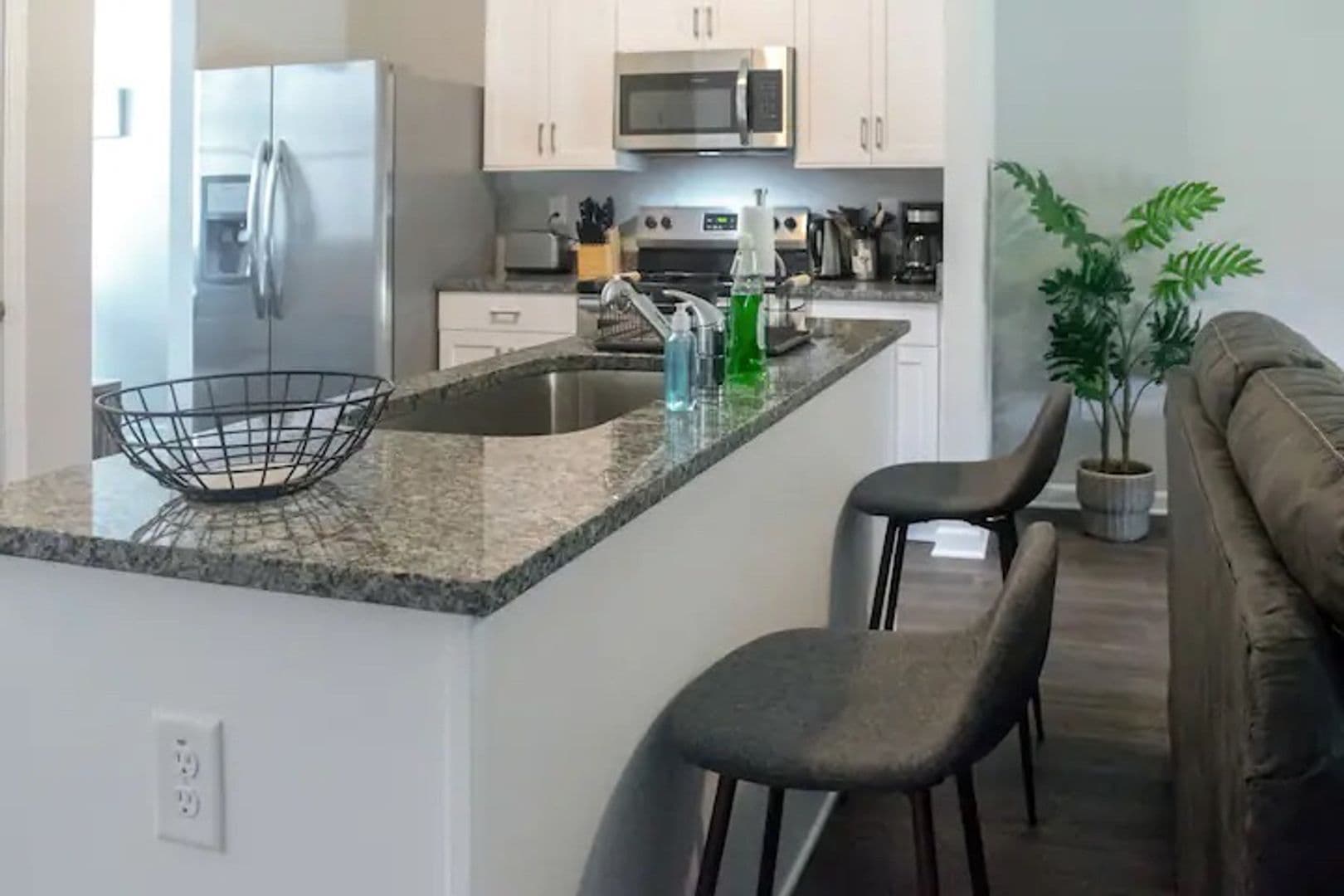 East Point House: 3196 Laurel Ridge Cir
