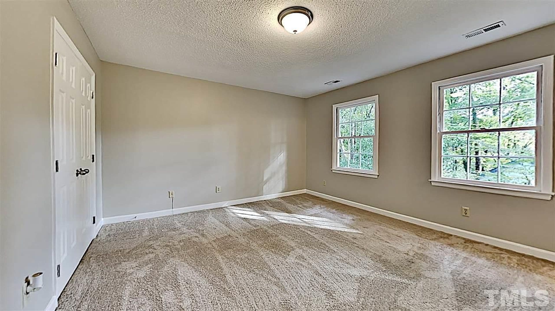 Raleigh House: 216 Woods Ream Dr