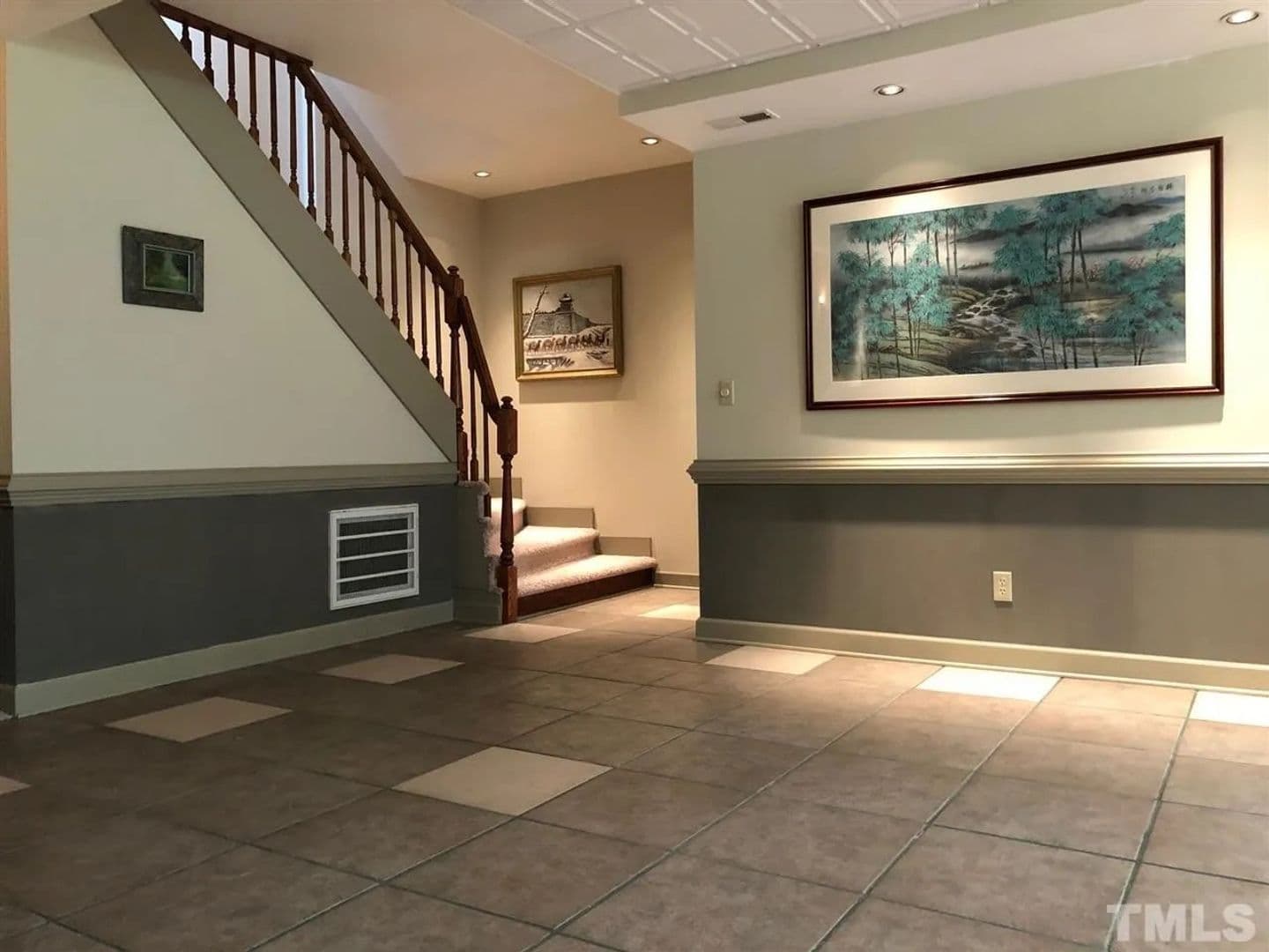 Apex House: 1010 Kingsway Dr