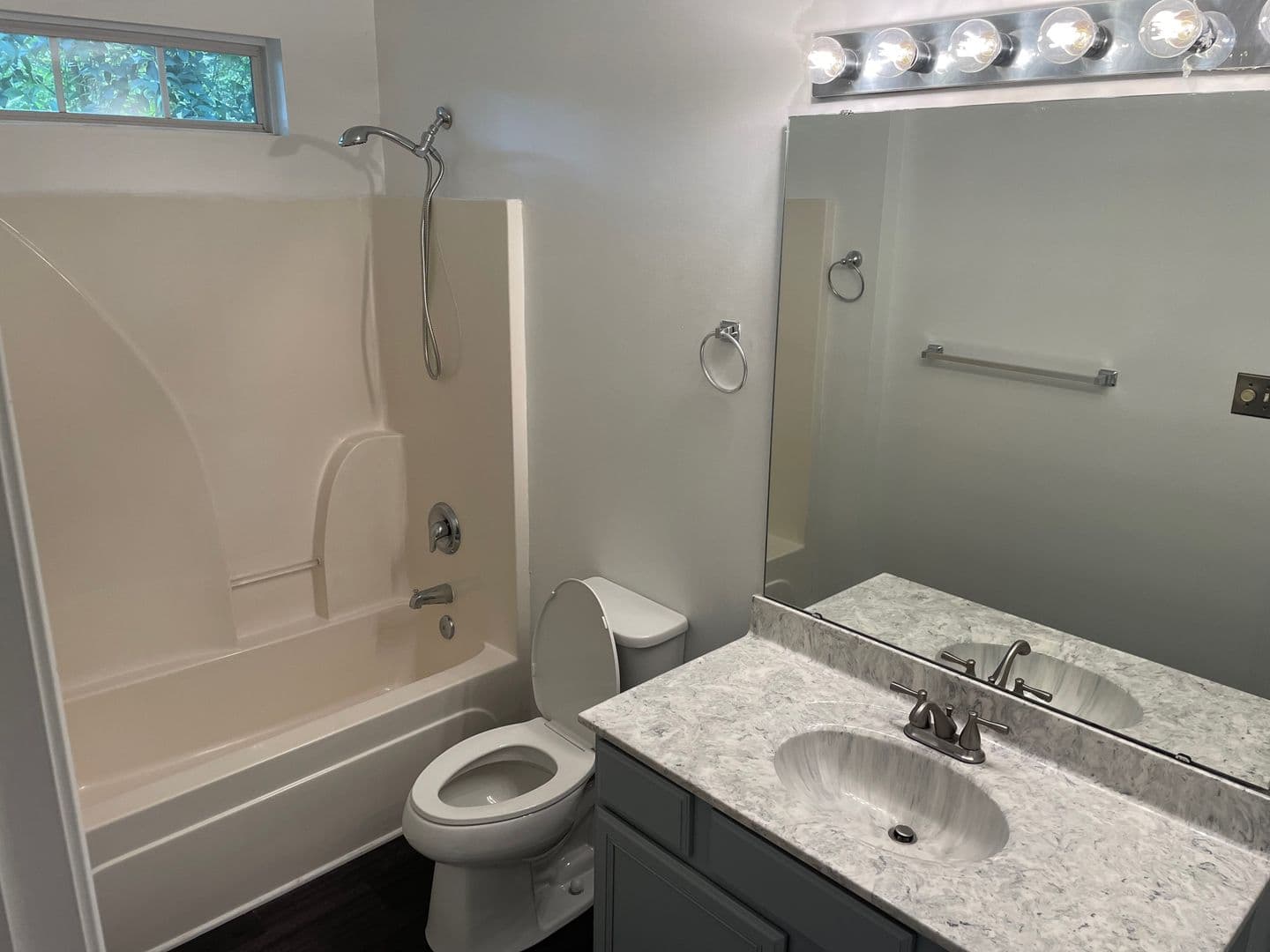 Charlotte House: 913 Tennyson Dr