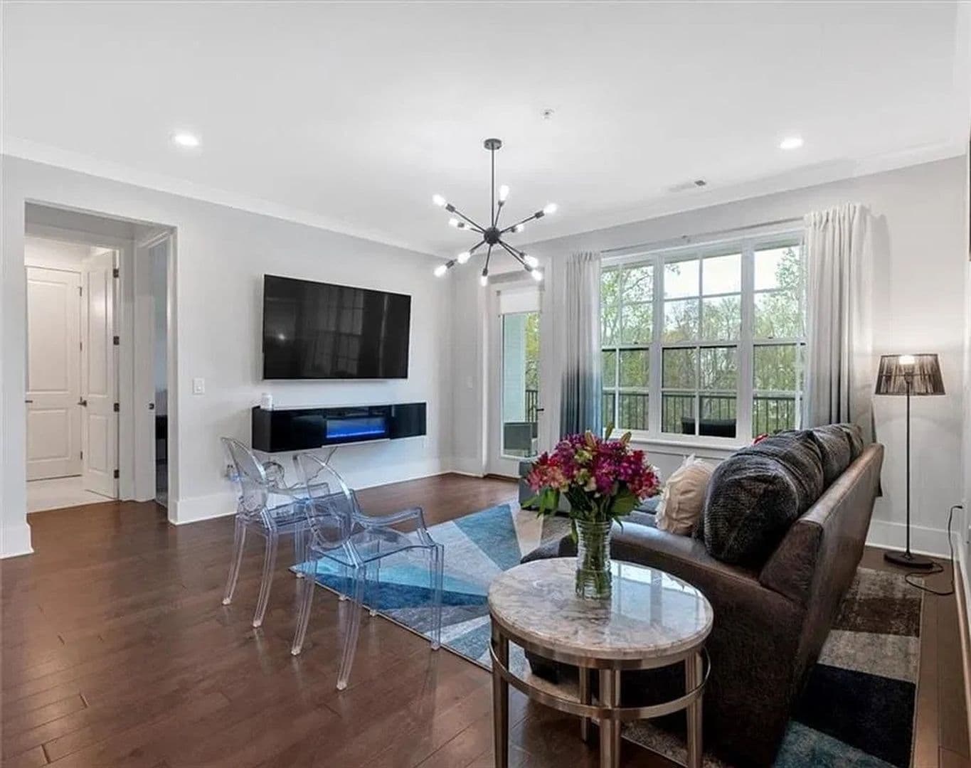 Atlanta House: 6890 Peachtree Dunwoody Rd NE