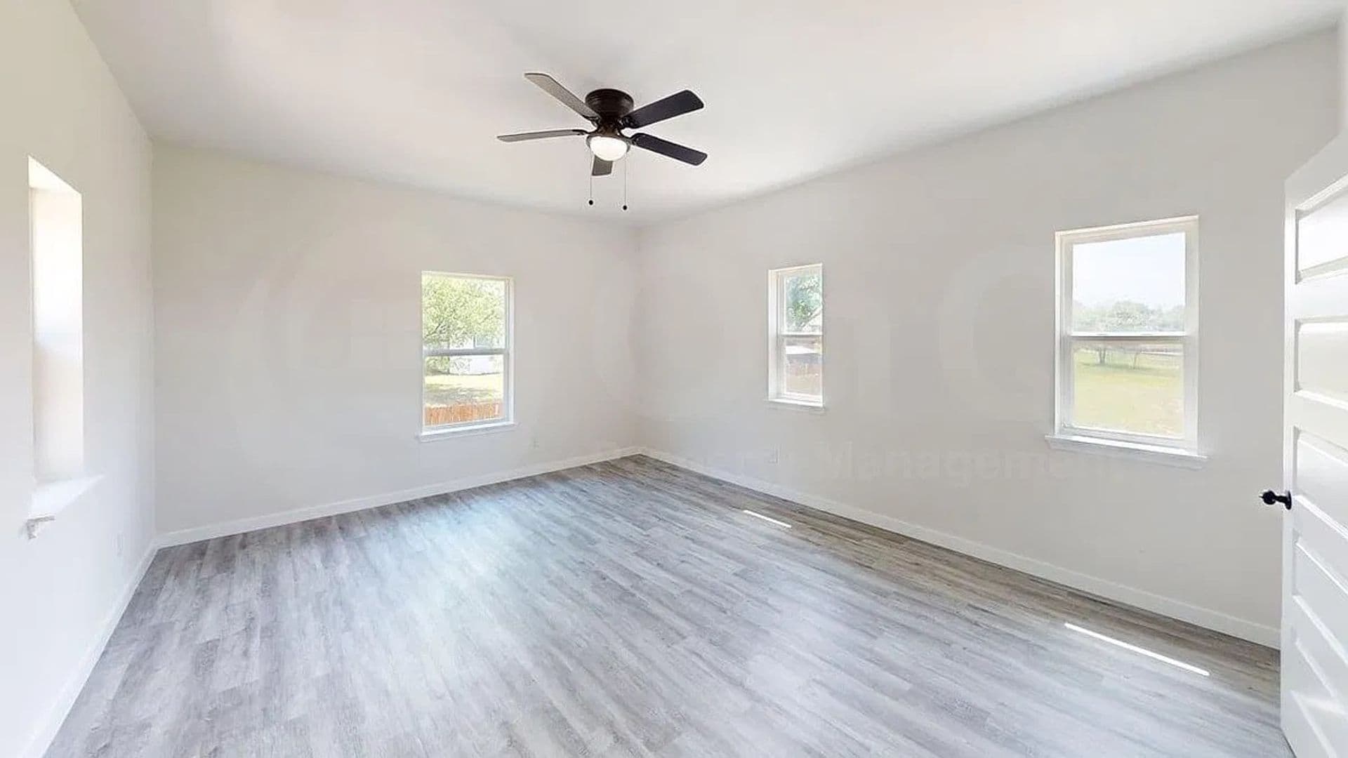 Dallas House: 6702 S Lancaster Rd