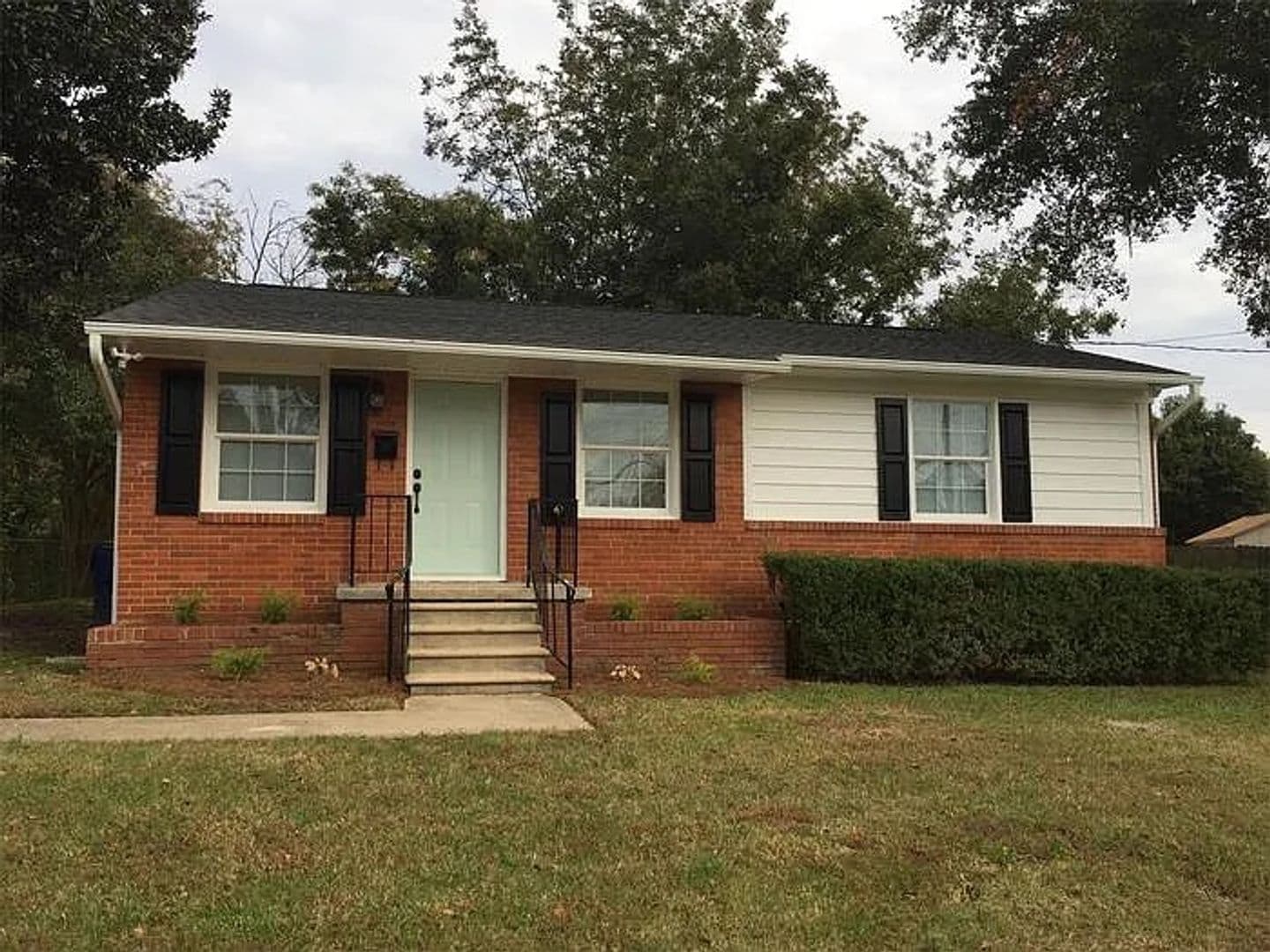 Raleigh House: 1206 Downing Rd