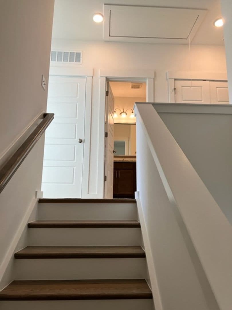 Cary House: 1110 Kiernan Grove Ln