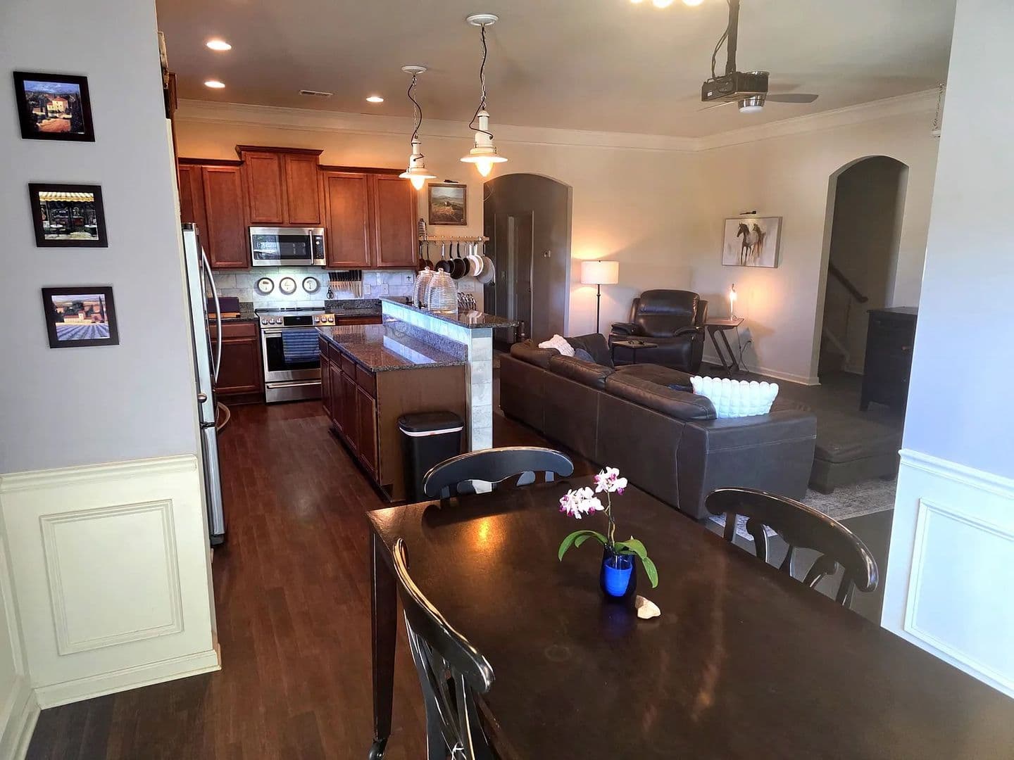 Dallas House: 421 Katielee Cove