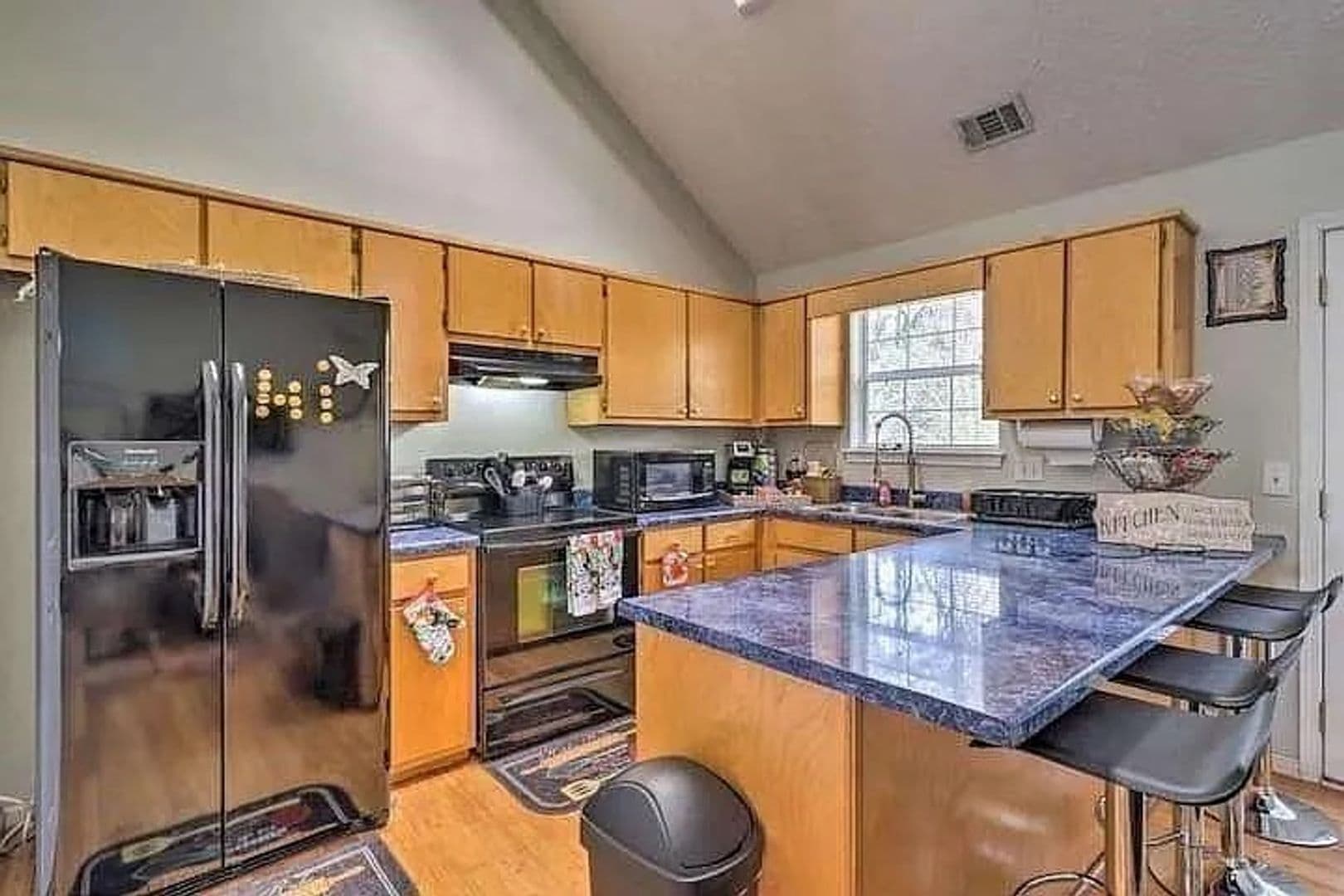 Hapeville House: 483 Oak Dr