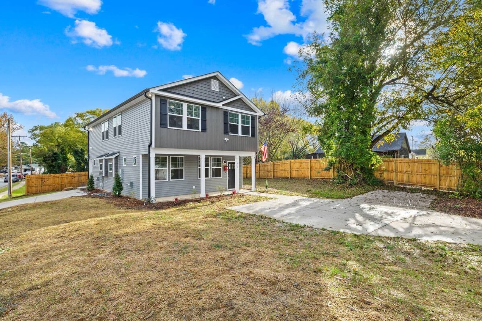 Clover House: 614 Kings Mountain St