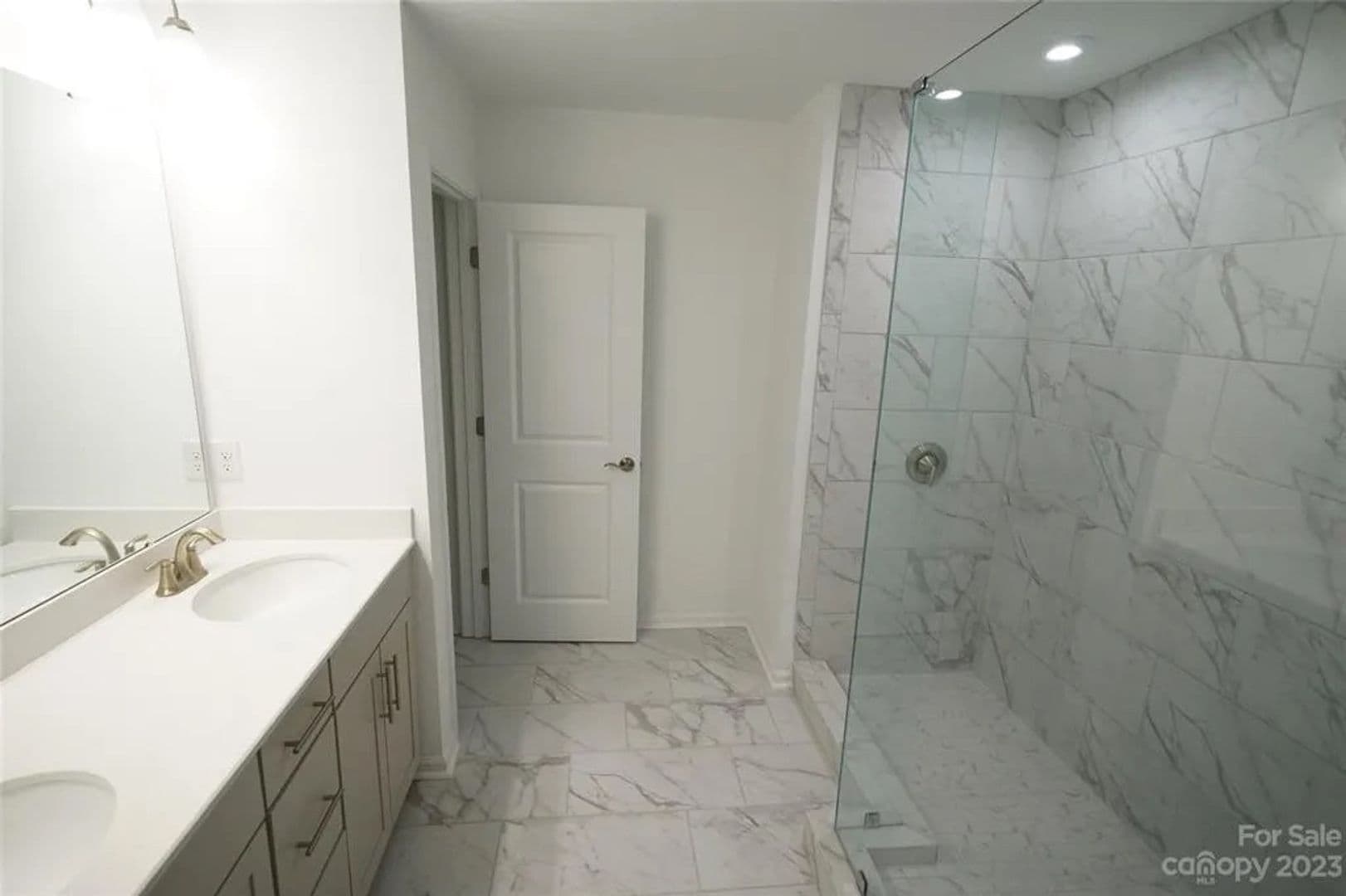 Charlotte House: 22047 Lani Dr