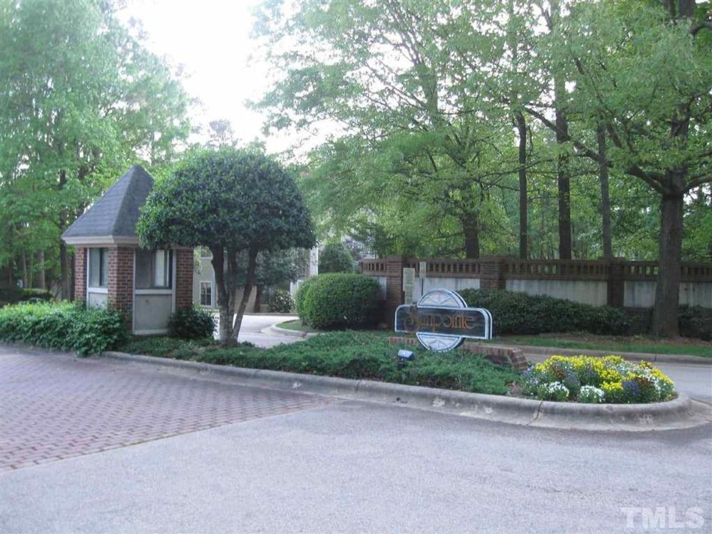 Raleigh House: 6111 Sunpointe Dr
