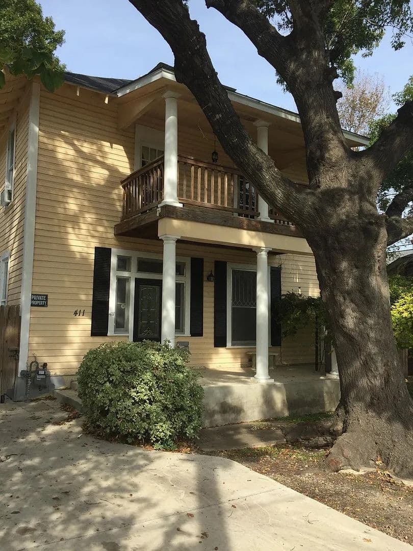 San Antonio House: 411 E Laurel