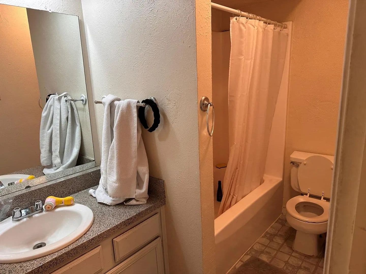 Garland House: 2026 Santa Anna Dr