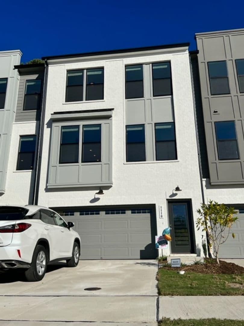Cary House: 1110 Kiernan Grove Ln