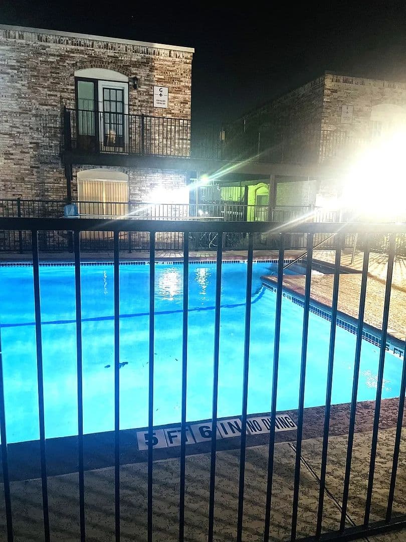 Austin House: 6501 E Hill Dr