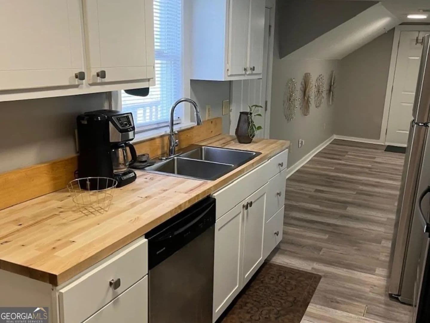 Douglasville House: 6787 W Strickland St