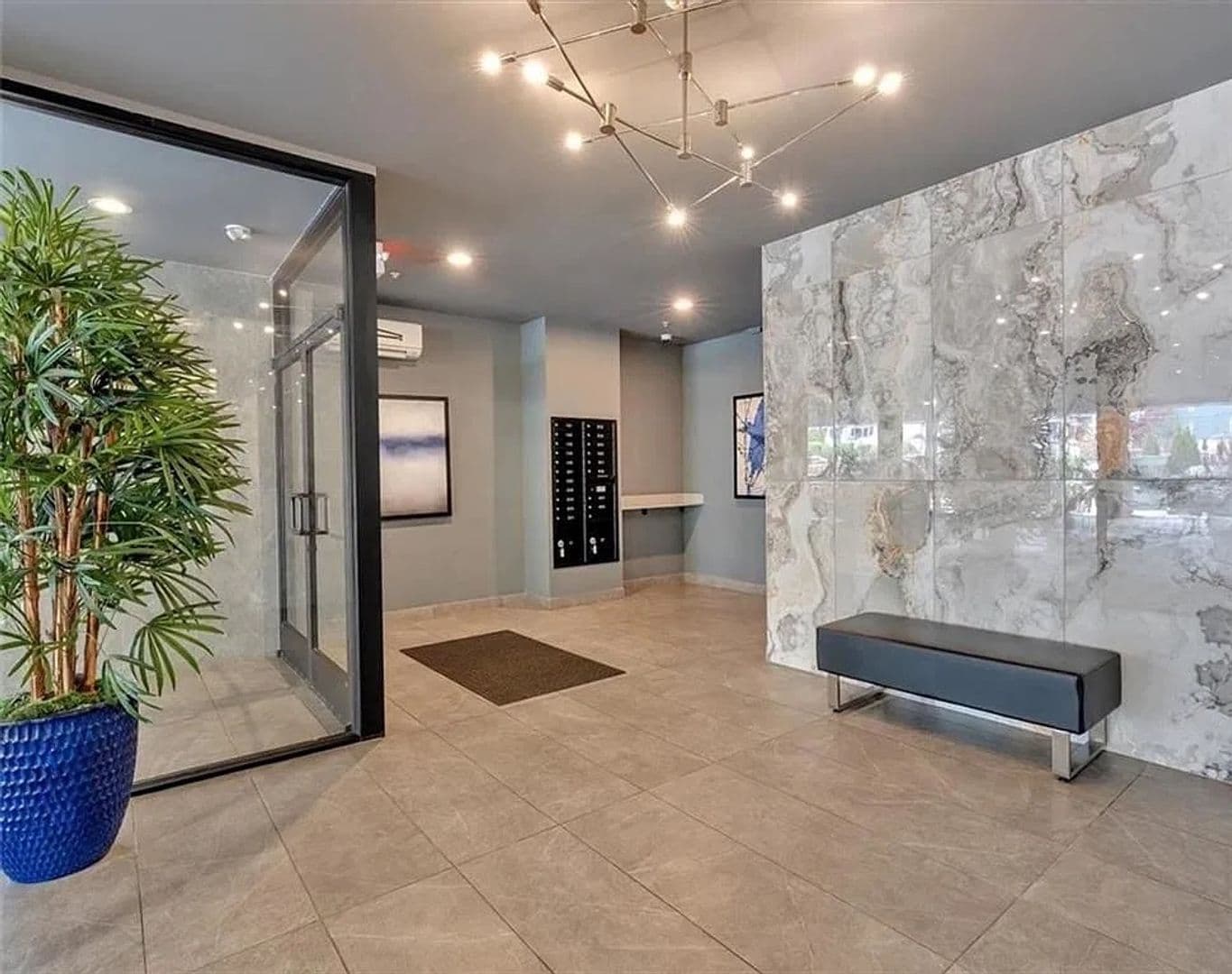 Atlanta House: 6890 Peachtree Dunwoody Rd NE