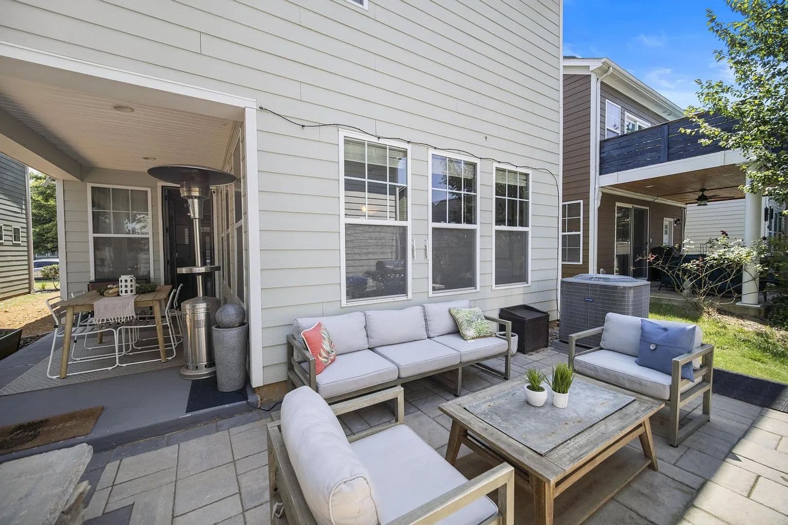 Charlotte House: 2435 Double Oaks Rd