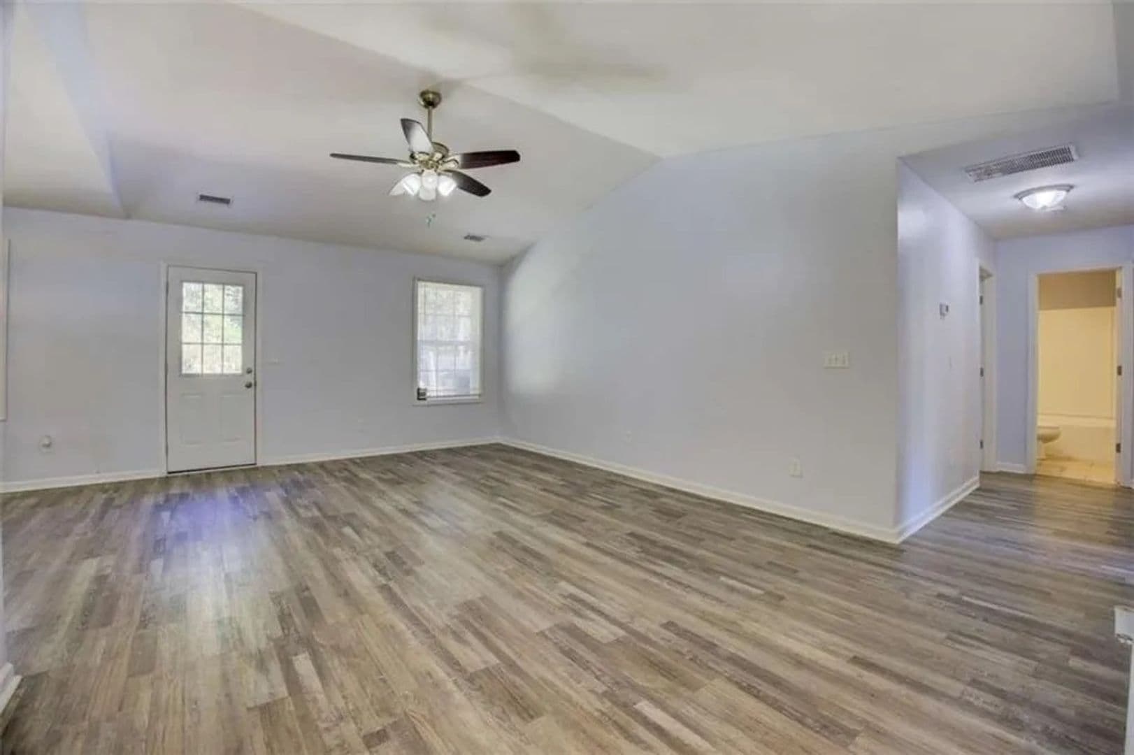 Covington House: 915 Navajo Trl
