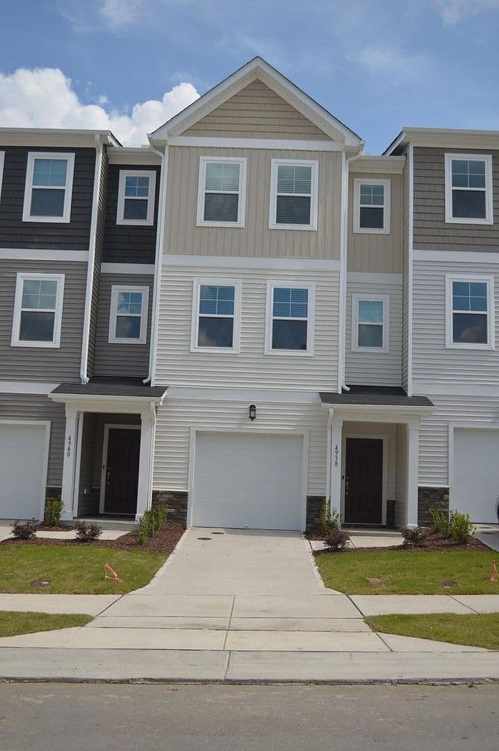 Raleigh House: 4938 Southern Magnolia Dr