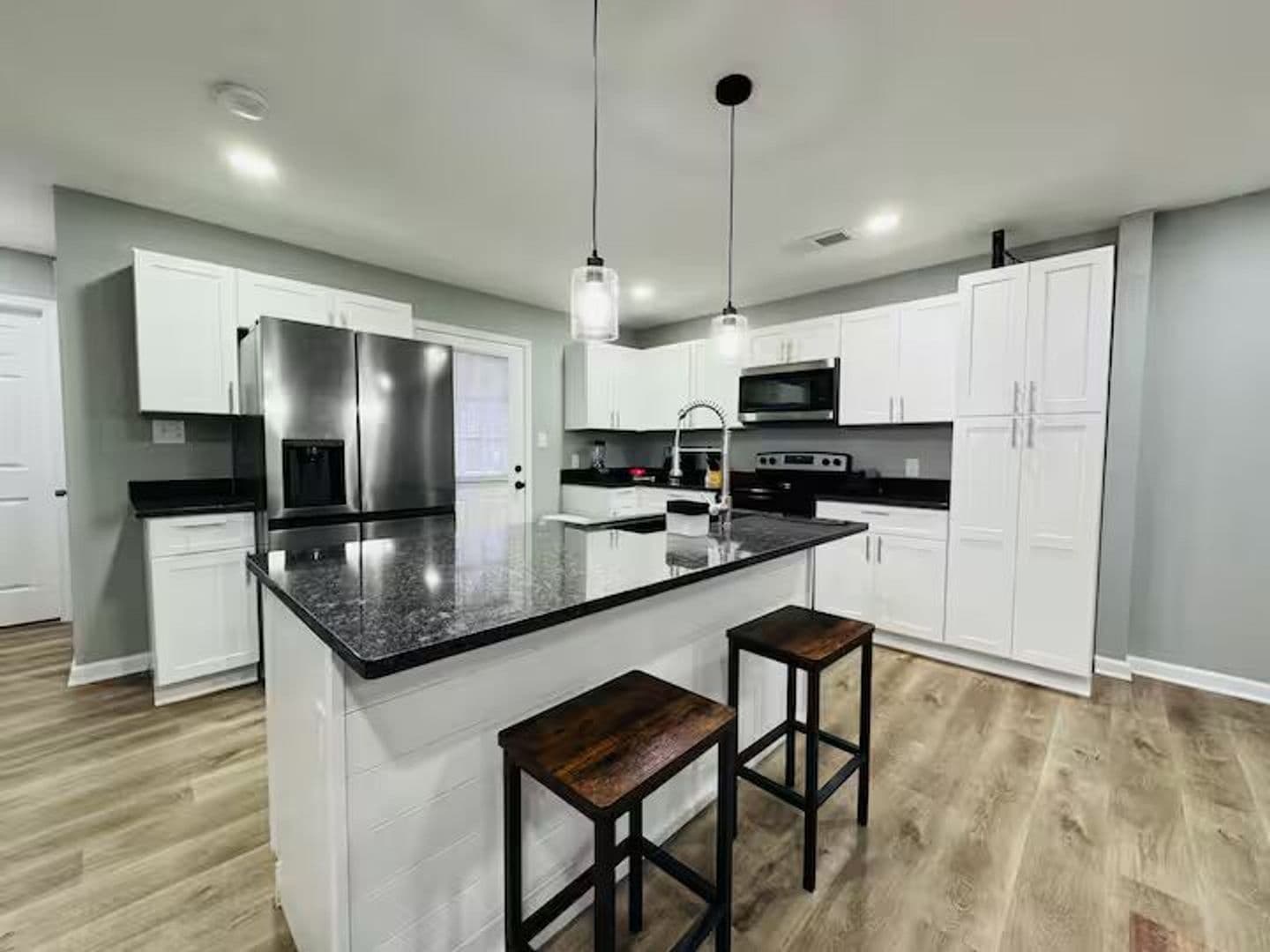 Riverdale House: 500 Denham St