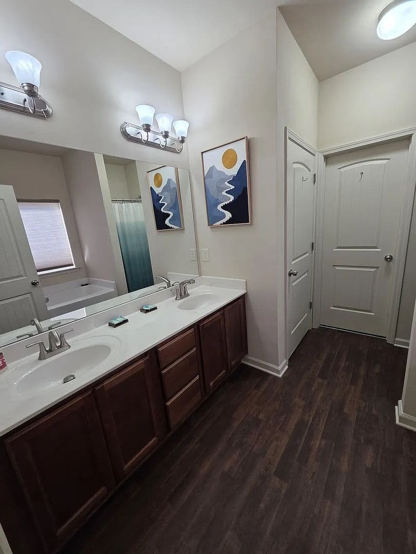 Dallas House: 421 Katielee Cove