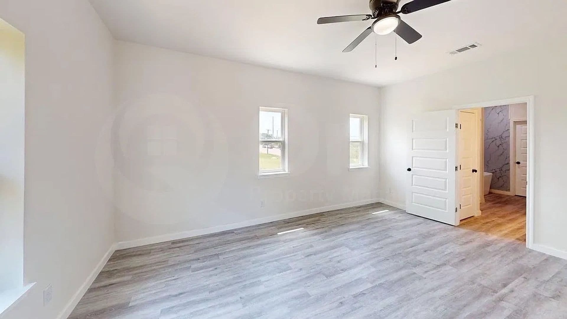 Dallas House: 6702 S Lancaster Rd