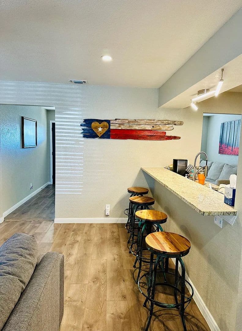 San Antonio House: 1931 PanAm Expy