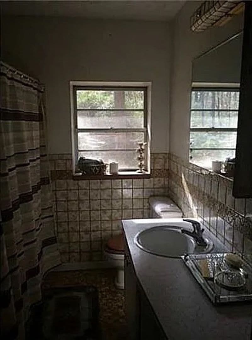 Villa Rica House: 14461 Veterans Memorial Highway